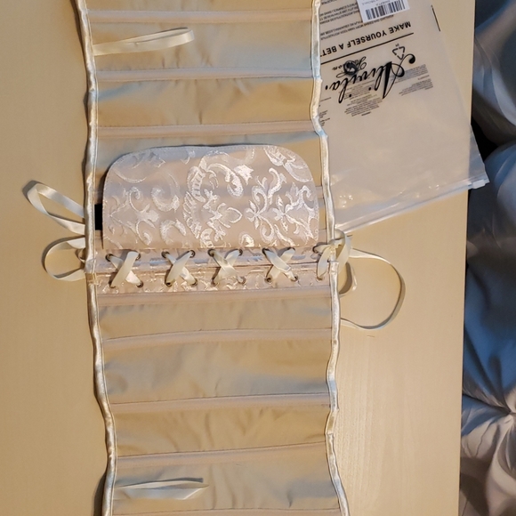 Corset - Picture 3 of 6